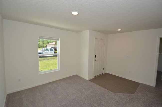 Photo - 11 Roxland Ln
