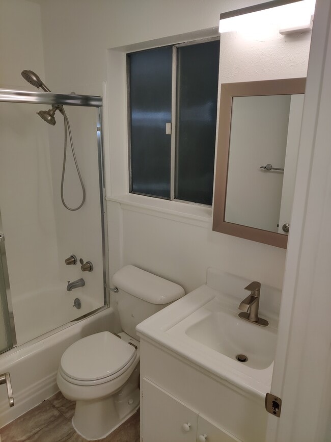 Photo - The Lone Oak Apartments