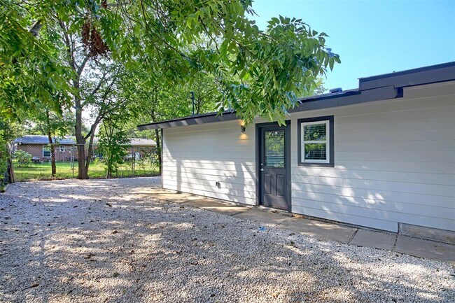 Photo - 2101 Benwick Cir