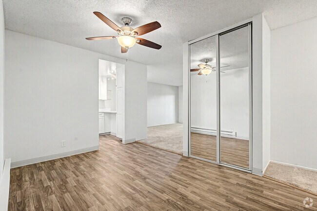 2BR, 2BA - 950SF - Dining Room