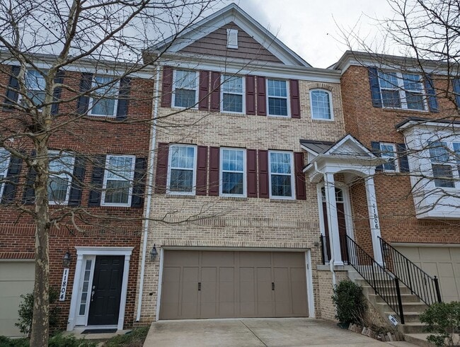 Gorgeous 3 level townhouse in North Potoma... - Gorgeous 3 level townhouse in North Potoma...