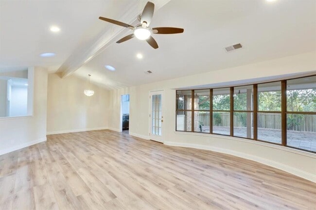 Photo - 2120 Wychwood Dr