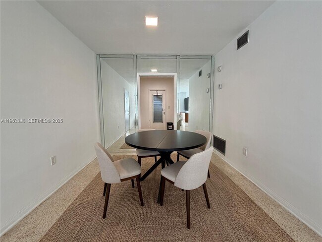 Photo - 1135 101st St Unidad 3