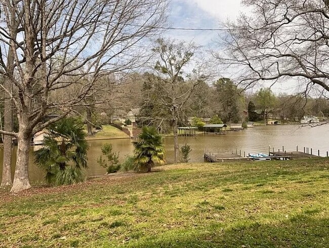 Building Photo - 215 Hammond Cir