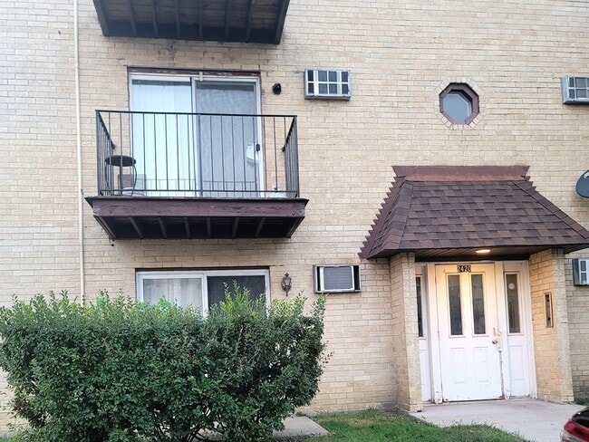Building Photo - 2420 Randall Ln Unit 1A