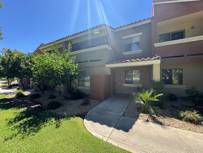 Building Photo - Beautiful Palm Desert Gem! Rental