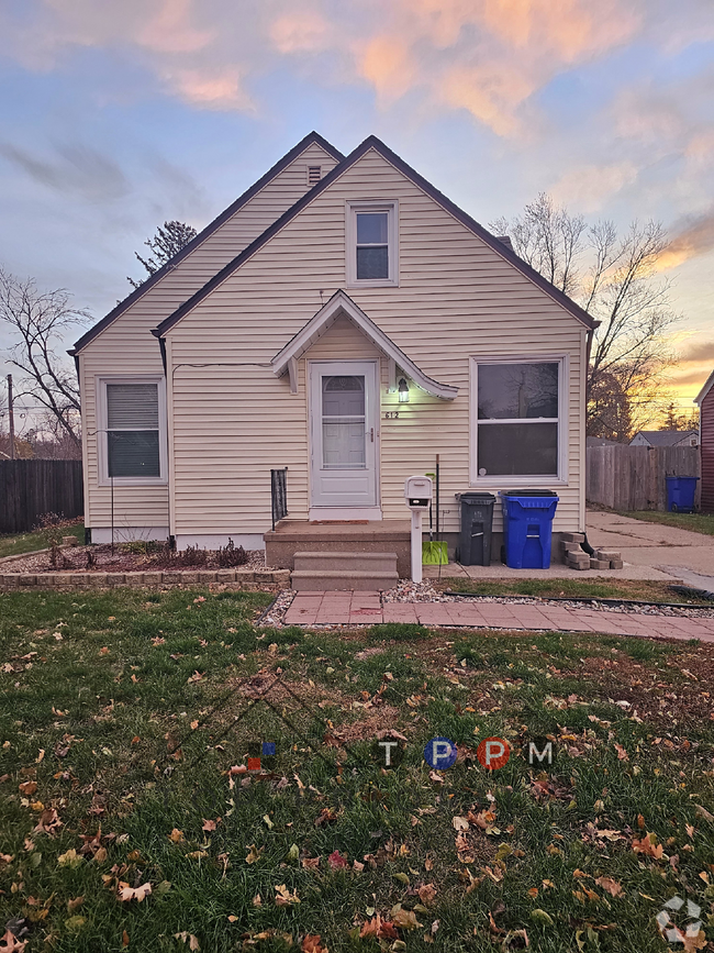 Building Photo - 3 Bedroom | 1 Bathroom Single Family Home ...