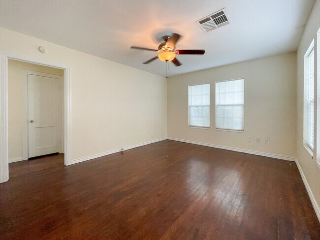 Photo - 1306 W 11th St