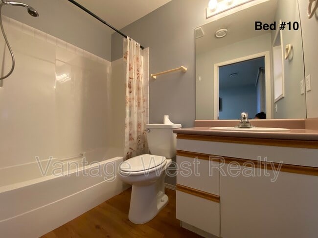 Photo - 453-453 Morrison Ave