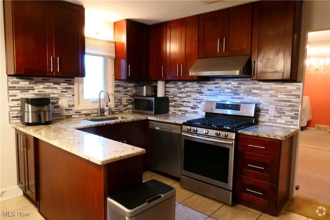 Building Photo - 1736 Gladwin Dr Rental