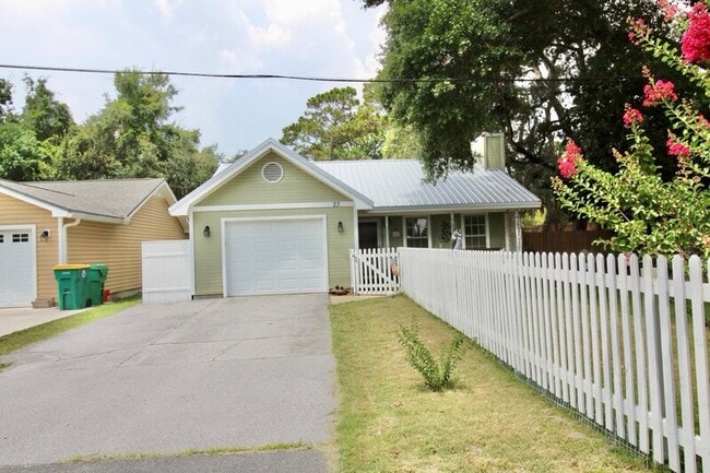 Photo - 23 6th St