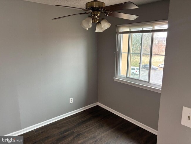 Building Photo - 44 Courtside Dr Unit B31