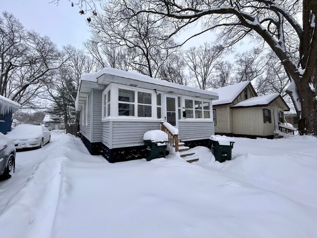 Building Photo - Two Bedroom Home in Muskegon