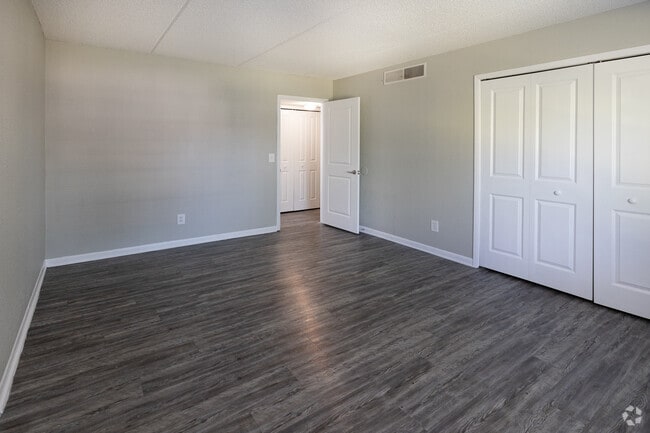 1BR,1BA-750SF-Bedroom - Alderman Park Apartments