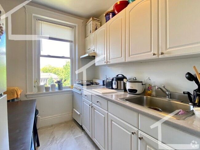 Building Photo - 9/1 Charming, light filled 1BR near B Line... Rental