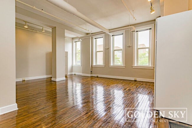 Photo - 301 S Walnut St