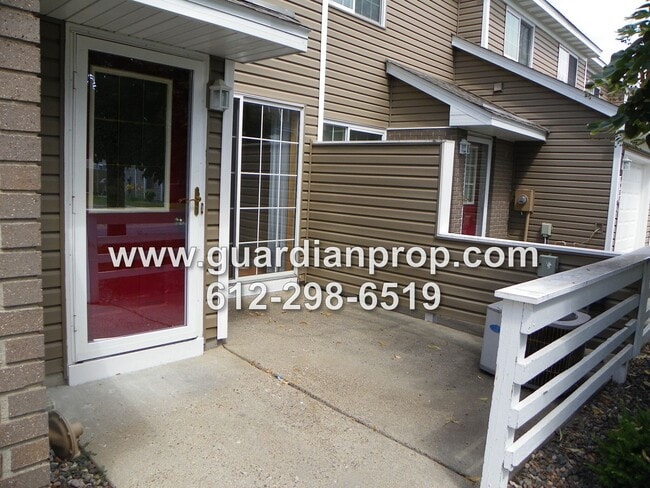 Photo - Townhouse Available June 1st, Open Floor Plan, Fireplace, Patio, Attached Garage