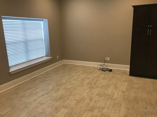 Livingroom - 1551 E Main St Unit Apt 6