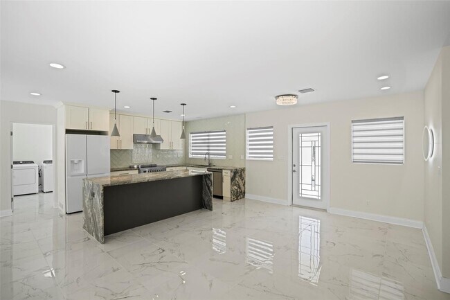 Building Photo - 2116 SE 18th St Rental