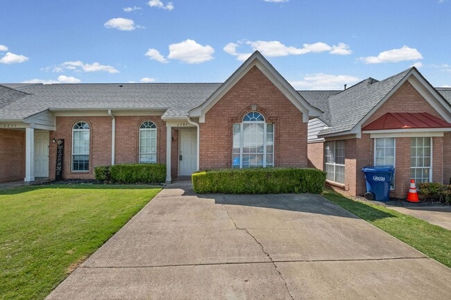 Building Photo - Newly Renovated Home