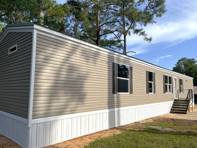 Building Photo - 14142 Lorraine Rd Rental