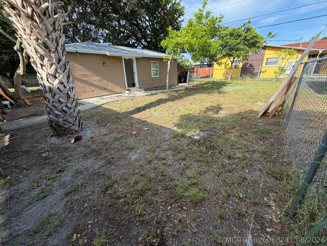 Photo - 926 S F St