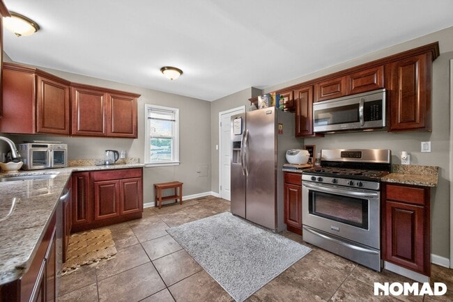 Photo - 1723 Edgewood Dr