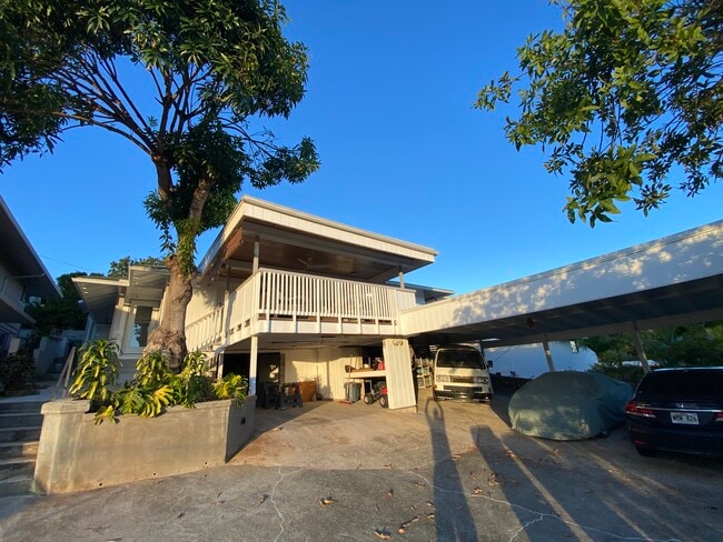 Frente de la casa durante el día - 3716 Claudine St