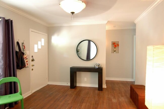 Photo - 409 W Croslin St