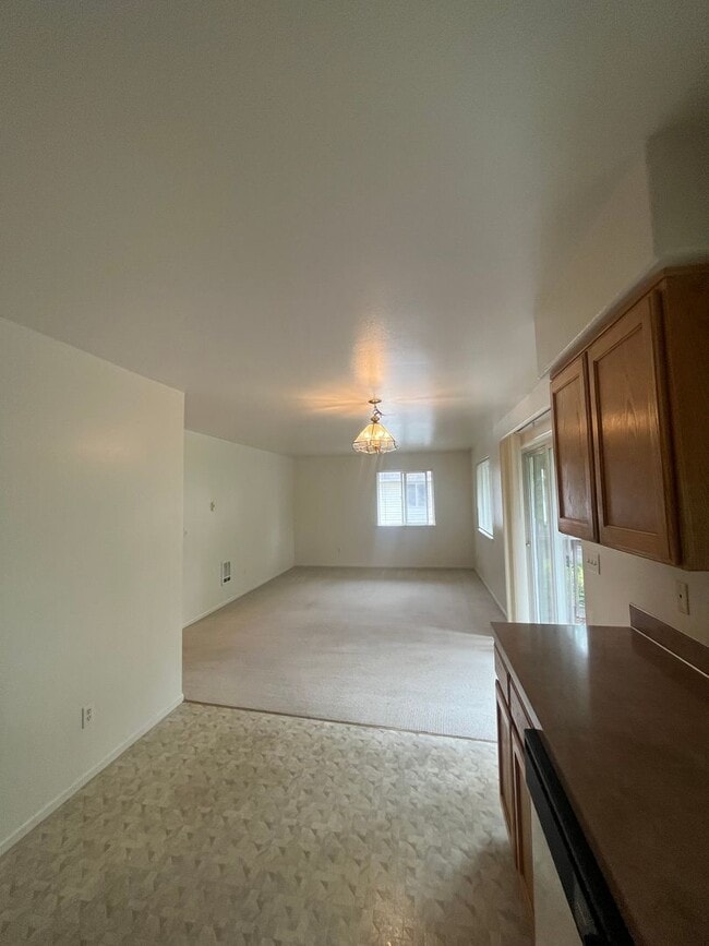 Photo - 2-Bedroom 1.5-bathroom Apartment TOP UNIT