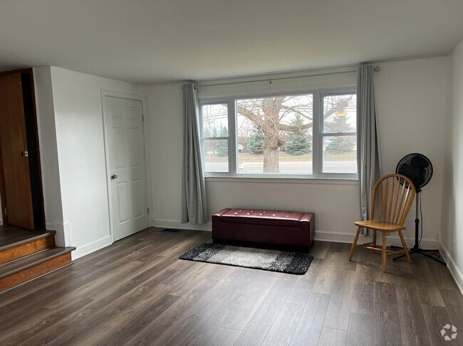 Building Photo - 512 Cayuga Rd Rental