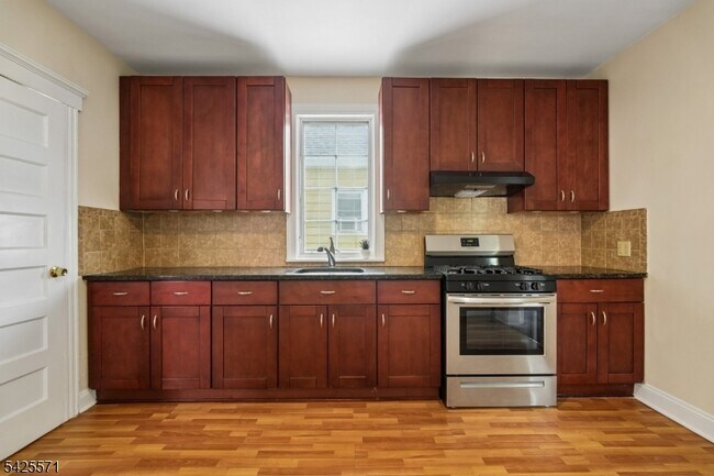 Photo - 7 Beekman St Unit 2