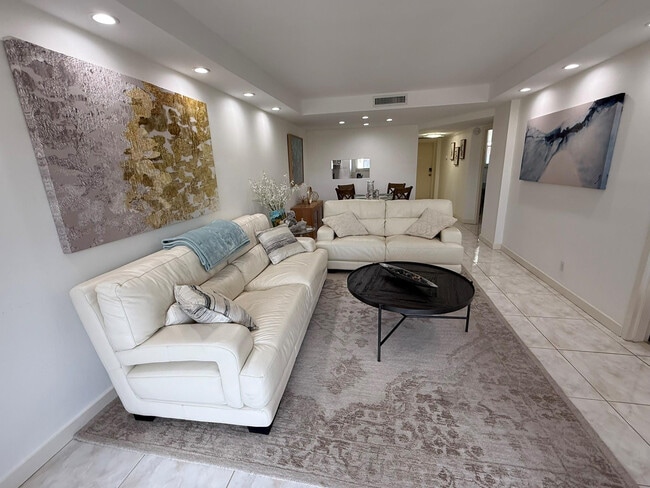 Photo - 5300 NE 24th Terrace Unidad 525c