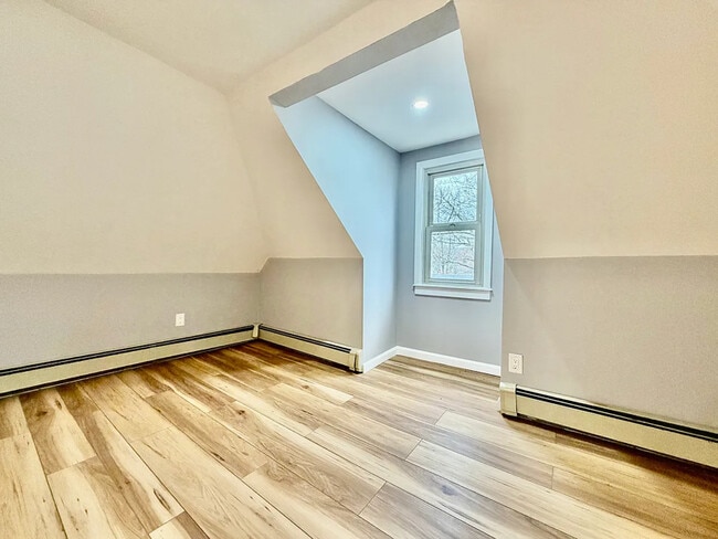 Photo - 33 Moulton Ave