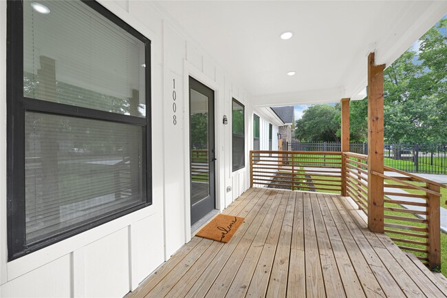 Photo - 1008 Danube St