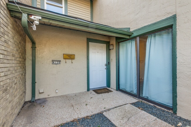 Photo - 4120 Towngate Blvd