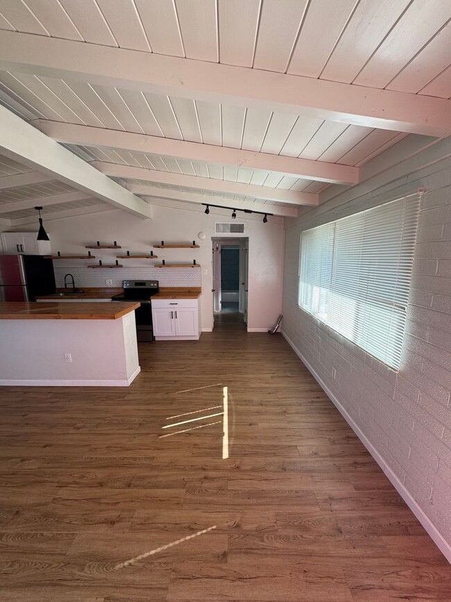 Photo - 2762 N Forgeus Ave