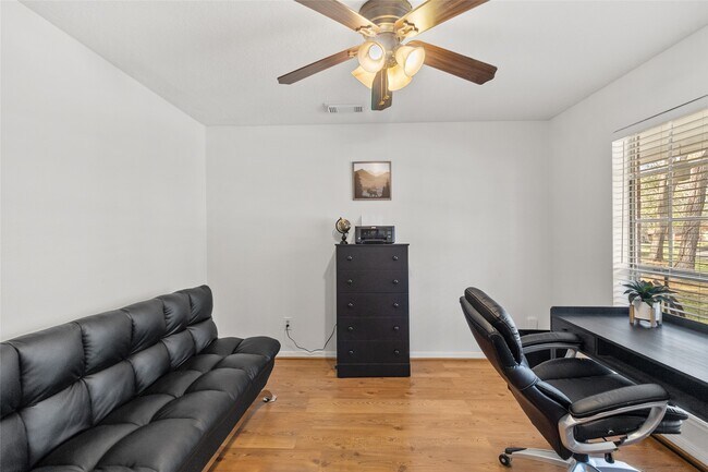 Photo - 117 E Park Dr