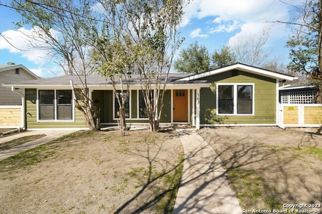 Building Photo - Modern 4BR Retreat with Gourmet Kitchen & Spacious Backyard Oasis