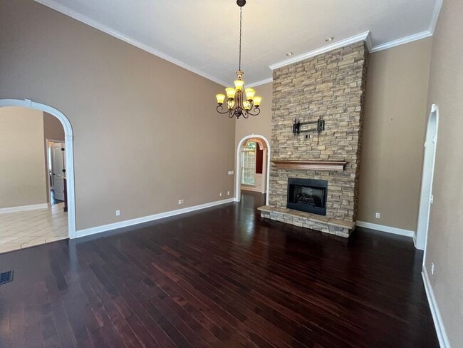 Photo - 607 Castle Dr