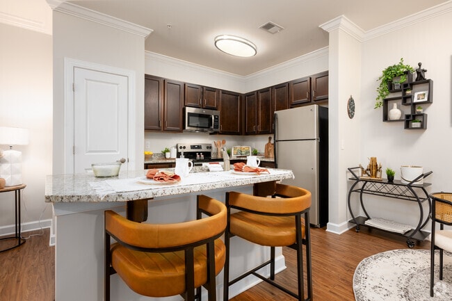 1BR, 1BA - 872SF - Dining Room - Fairway Village at Stoney Creek Apts