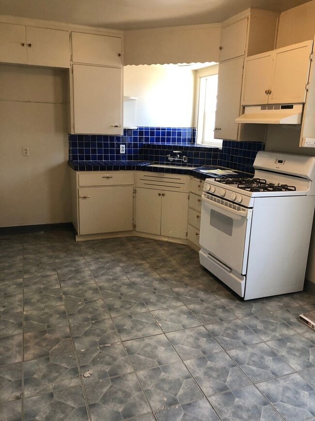 Photo - 2 Bedroom, 1 Bath Home for Rent on a HUGE Lot!