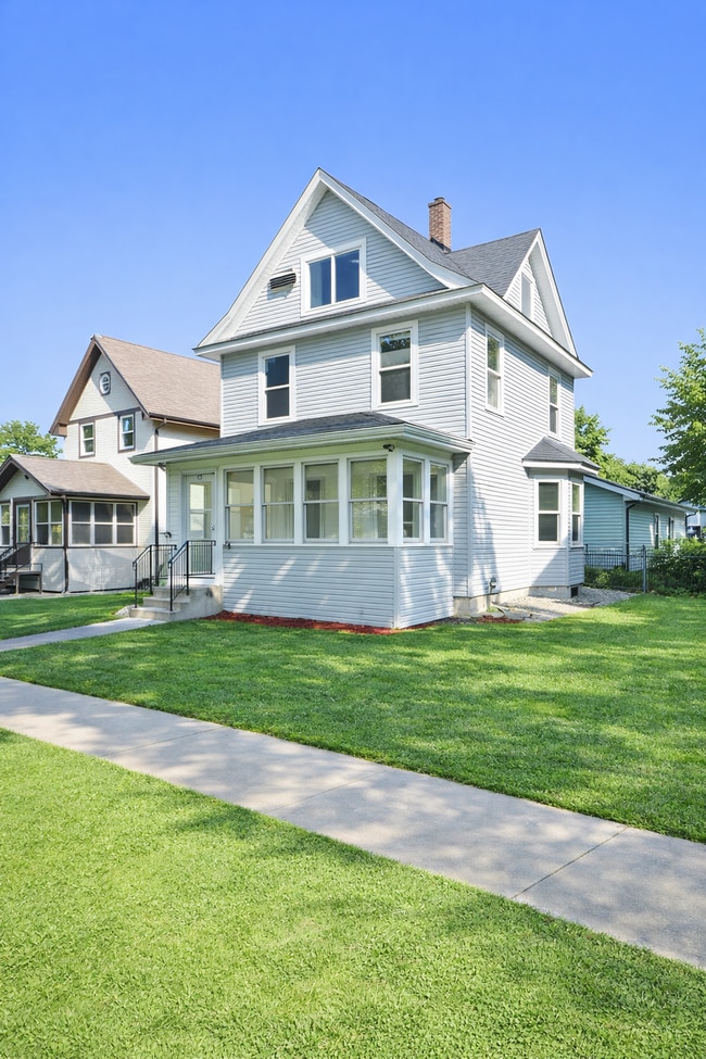 Photo - 1689 Marshall Ave