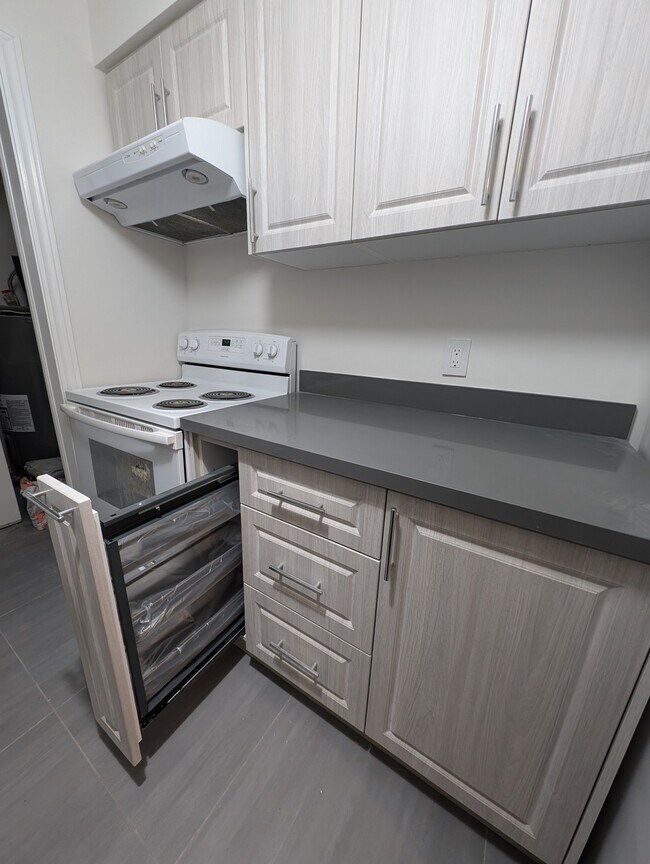 Photo - 189 Lake Driveway W