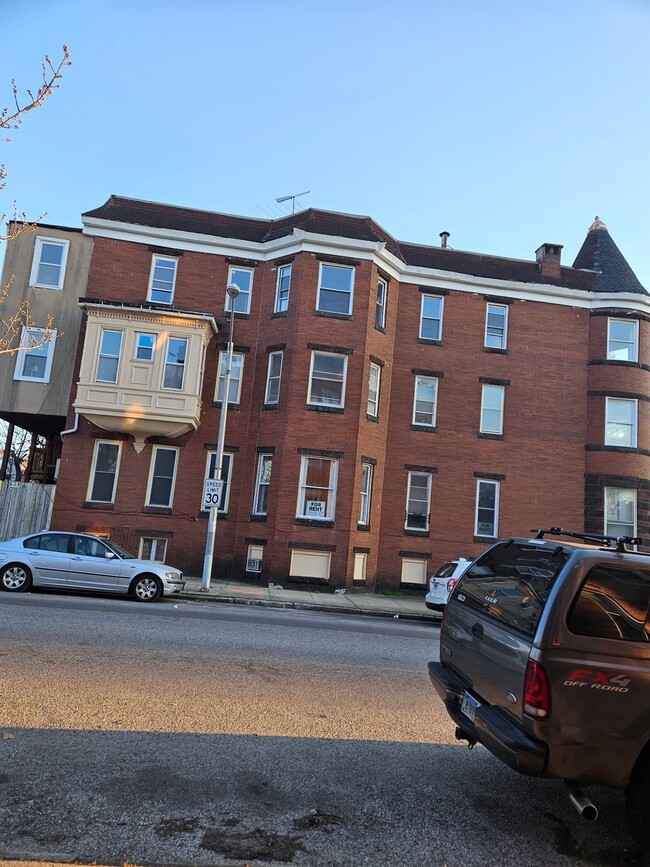 Photo - 2843 St Paul St Unit 3