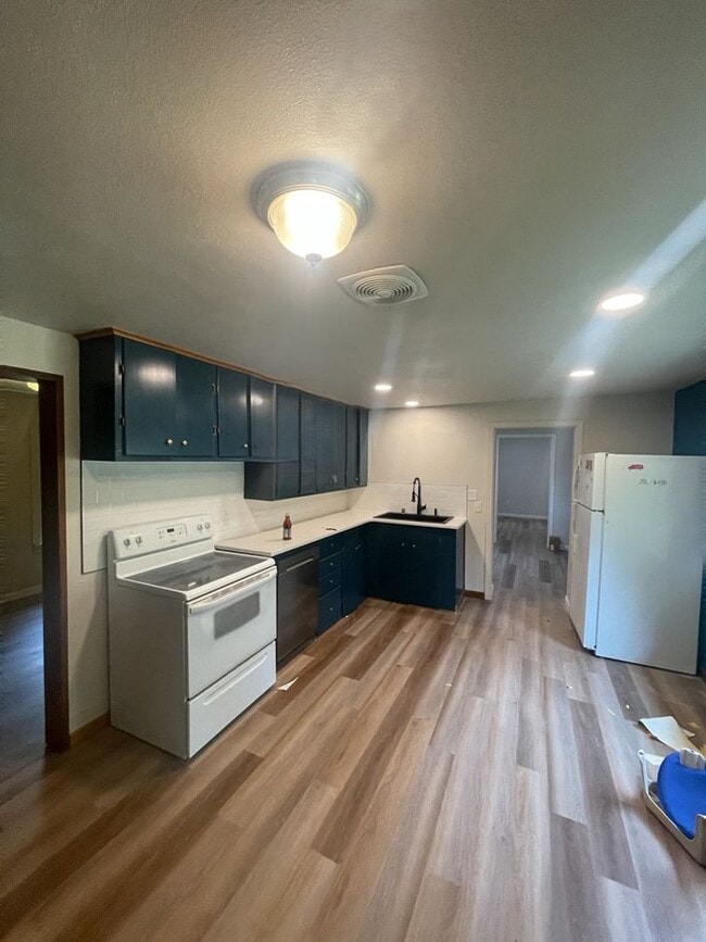 Photo - Updated 8 Bedroom Home for Rent!