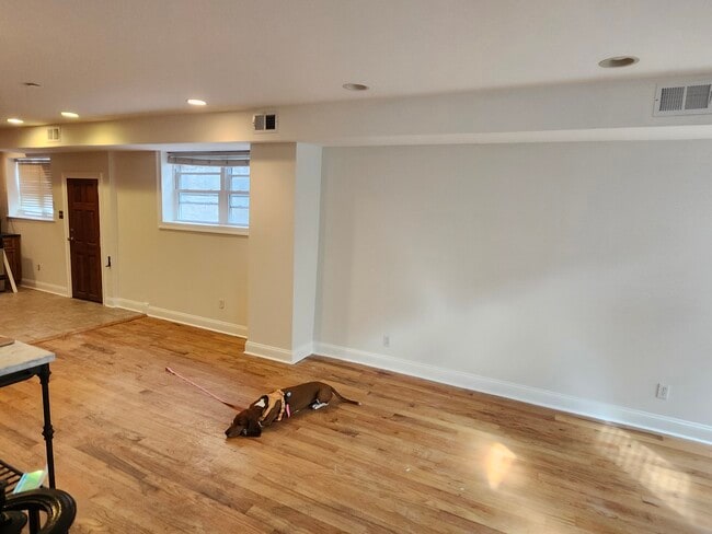 Photo - 733 Carpenter St