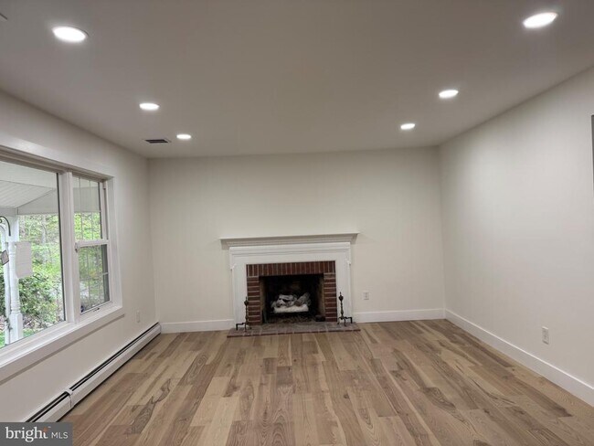 Photo - 473 LINVILLE Rd