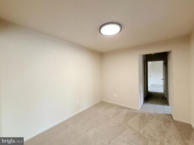 Building Photo - 8717 Hayshed Ln Unit 34