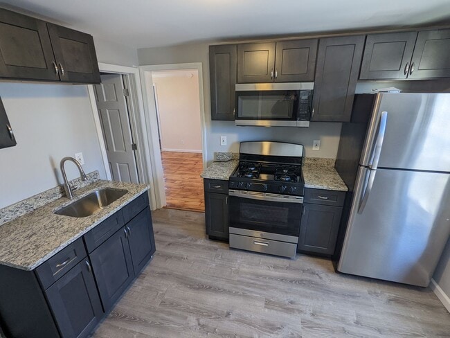 Building Photo - 12 Morris St Unit Apt 2
